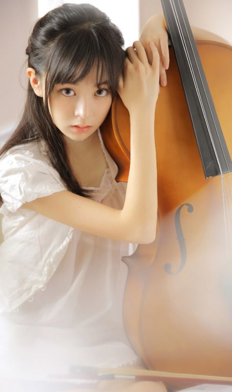 提琴女孩优雅公主气质白嫩养眼唯美清纯写真