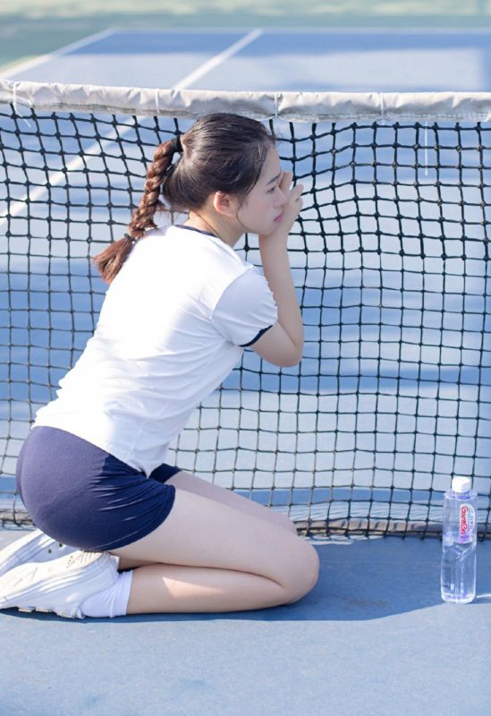 日本校园运动美女元气体操服翘臀长腿养眼写真