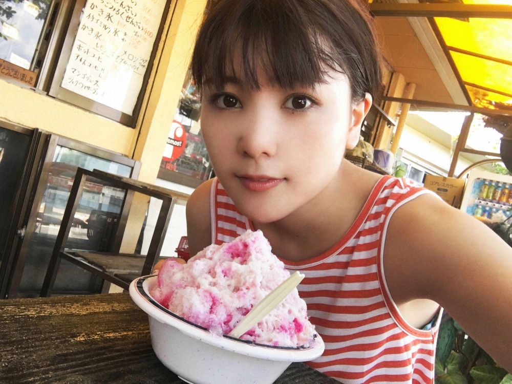 日本美女海边度假风情性感爆乳诱惑图片