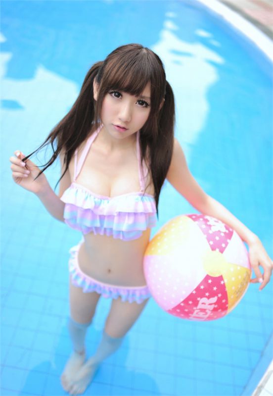 日本少女丰满泳装诱惑写照