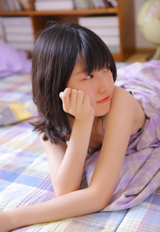 短发小纯爱少女模特日系清新摄影美腿性感写真