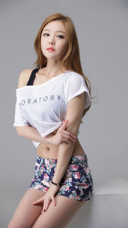 韩国美女大胆人体写真 韩国美腿美女侑珍蛮腰香臀喷血写真