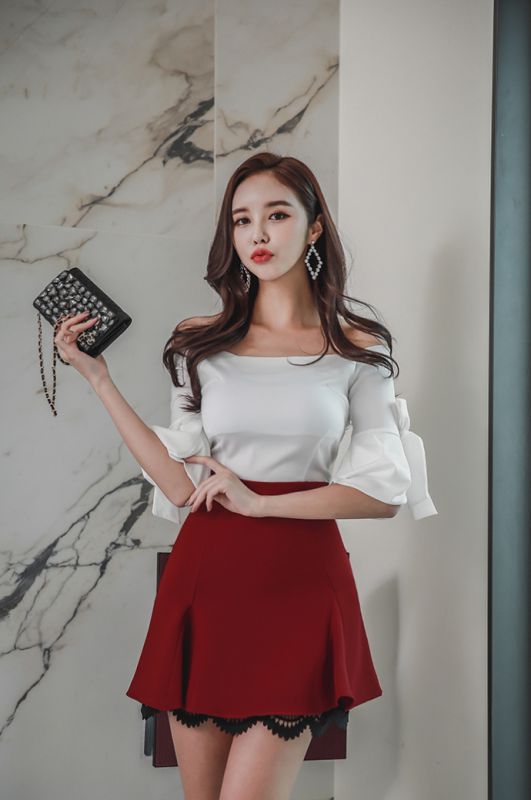 韩国美女嫩模红色短裙性感长腿香艳风情图片