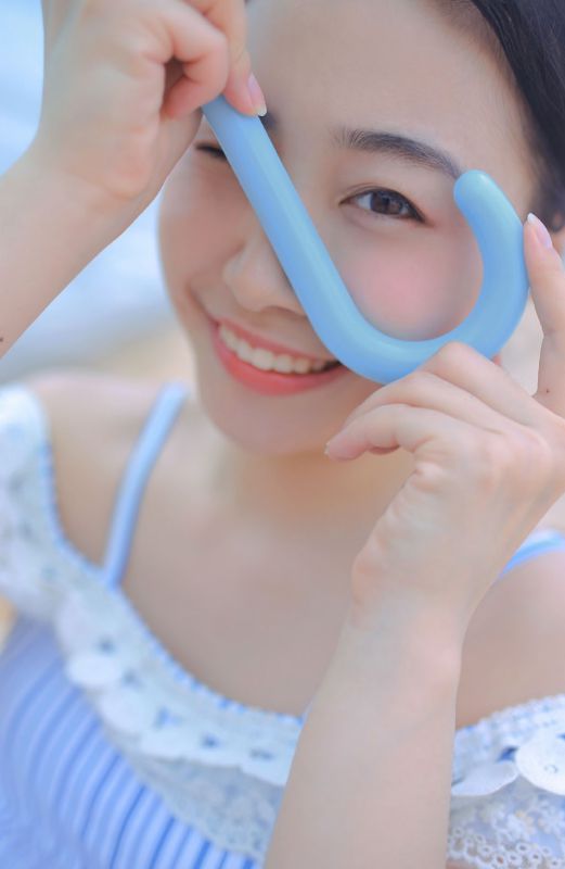大眼风骚少女日式连体泳装湿身福利诱惑写真