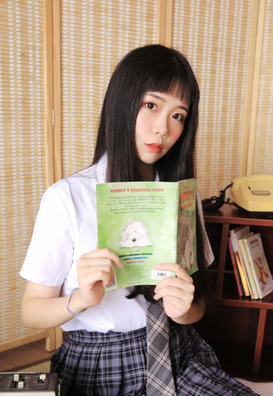 日本长发美女御姐jk制服短裙大胆人体艺术写真