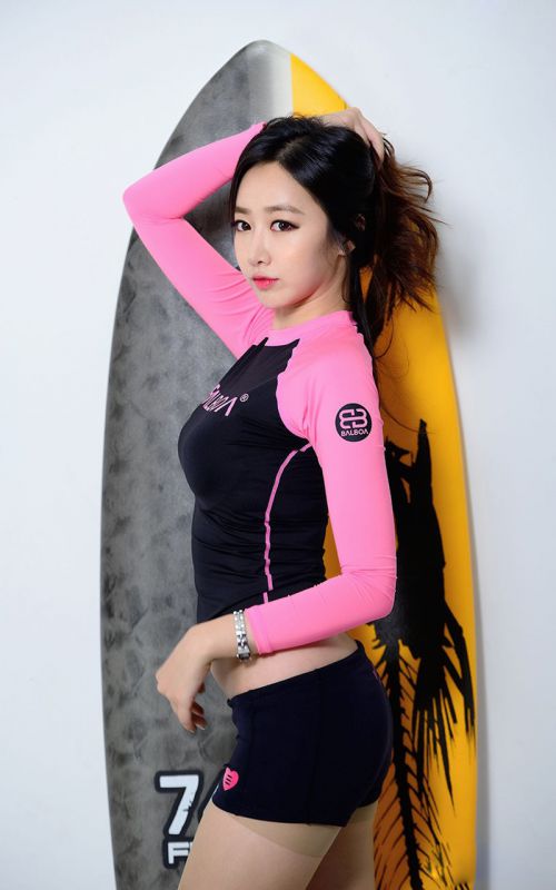 韩国美女泳装写真集 韩国美女申海莉冲浪服性感图片