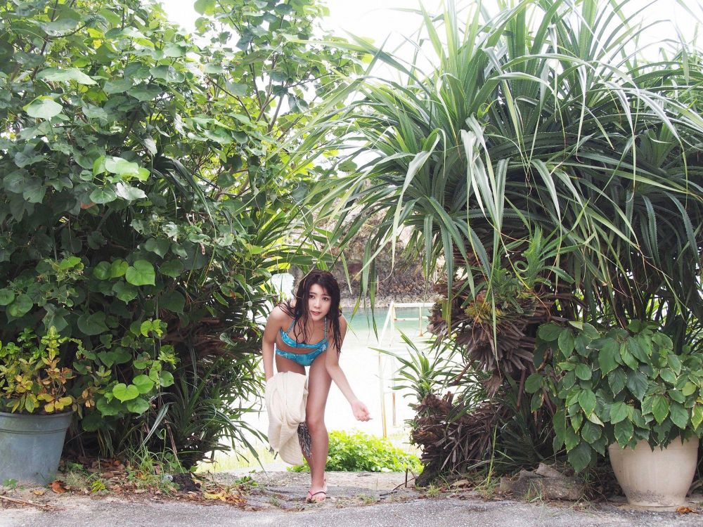 日本美女海边度假风情性感爆乳诱惑图片