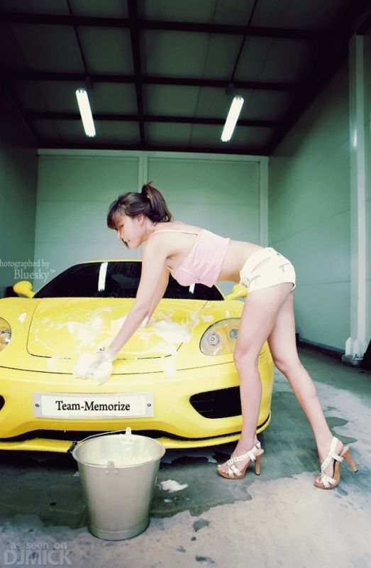 韩国赛车女郎户外狂野性感写照