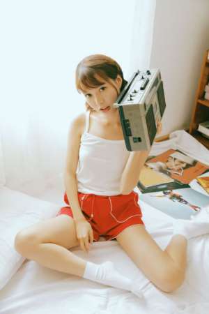 日本少女可爱素颜美腿播音机室内写真