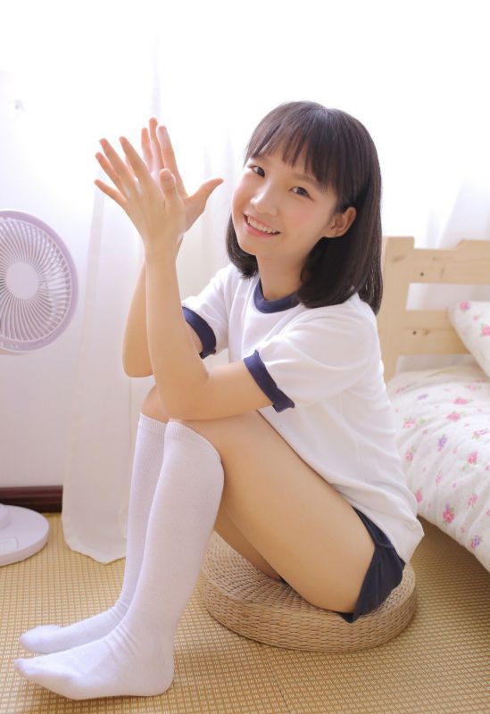 日本热爱运动萝莉体操服白丝美腿私密照片写真
