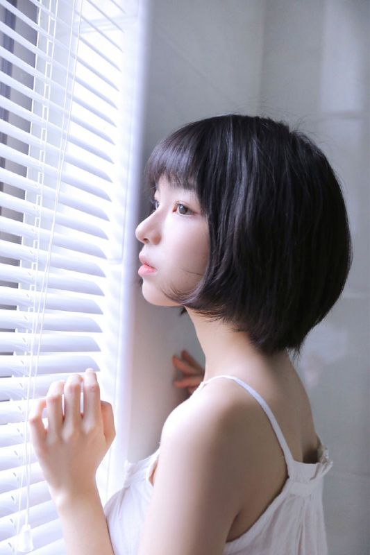 日本美女吊带短发情趣诱惑性感写真