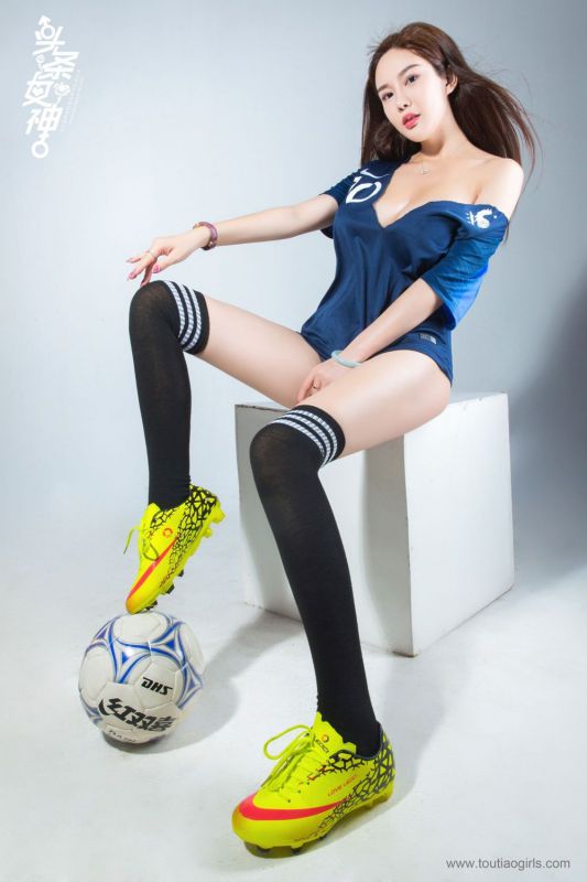 足球宝贝爆乳大奶丰盈熟女亚洲国模人体写真