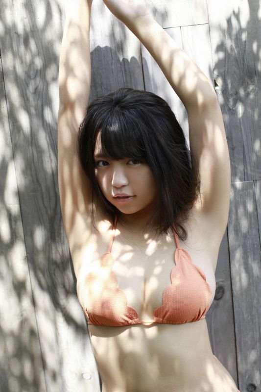 日本素人美女户外比基尼爆乳深沟大胆人体艺术写真