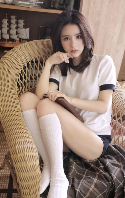 日本运动美女御姐私房体操服白丝美腿诱惑写真