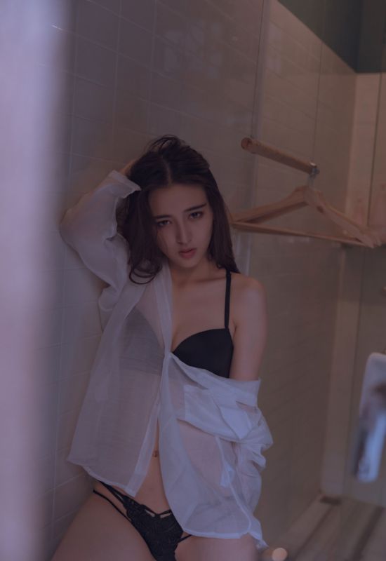 亚洲内衣女神妖娆大胆浴缸妩媚人体艺术写真