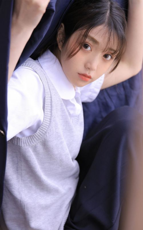 日本制服美女学生妹火辣成熟长裙性感诱惑写真