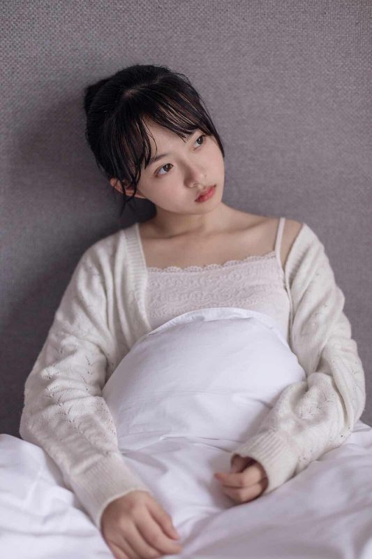 日本童颜稚嫩萝莉床上美乳诱惑写真图片