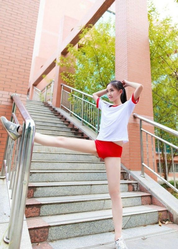 日本萝莉少女体操服大尺度翘臀诱惑写真