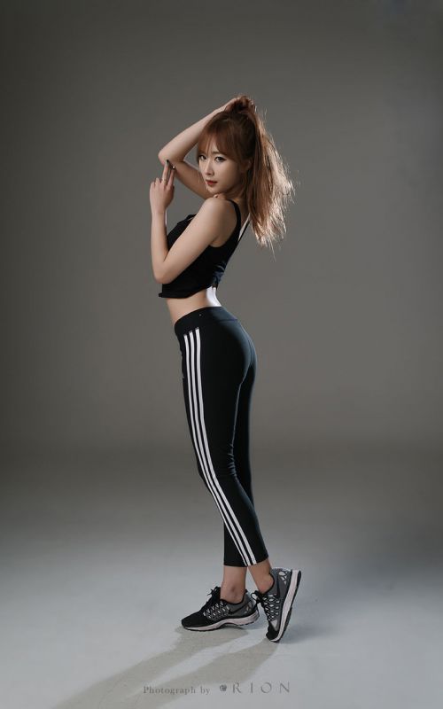韩国美女翘臀图片 韩国翘臀美女敏雅黑色运动装性感写真