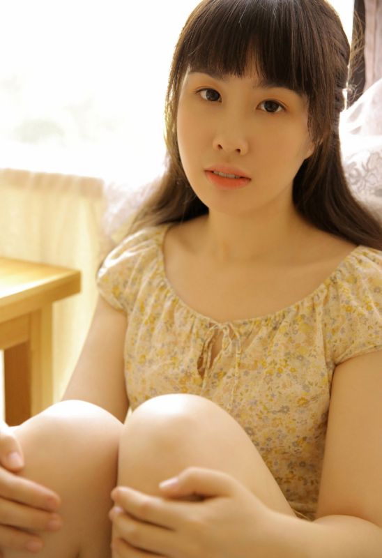 日本素人美女床上娇羞玉足美腿人体大胆诱惑写真