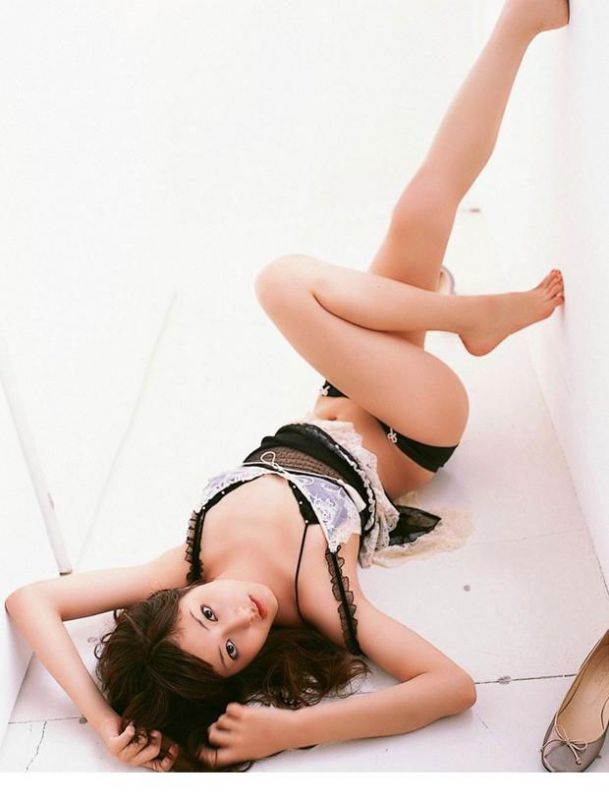 性感日本女星杉本有美比基尼私房写真