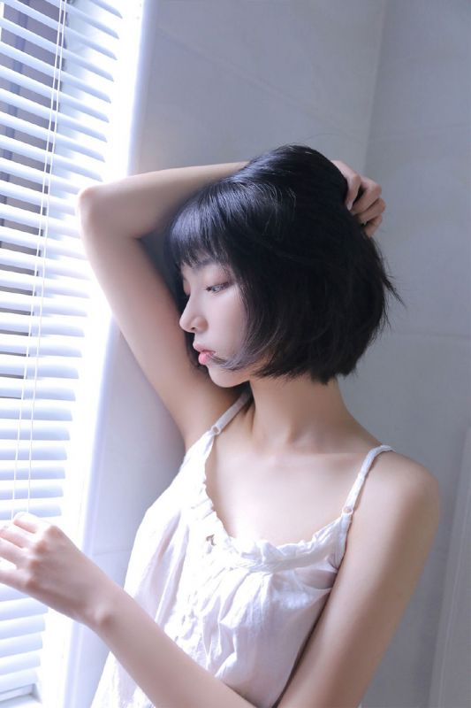 日本美女吊带短发情趣诱惑性感写真