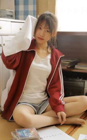日本运动服美女性感制服诱惑美腿玉足白嫩酥胸写真