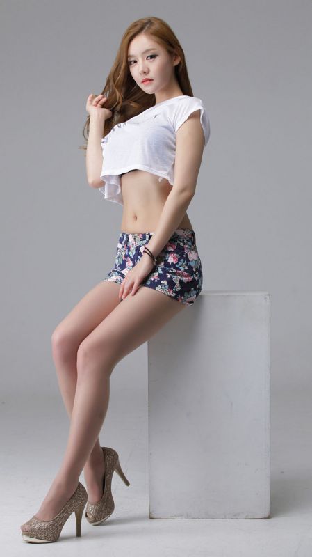 韩国美女大胆人体写真 韩国美腿美女侑珍蛮腰香臀喷血写真