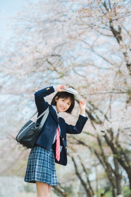 日本少女开学季小清新制服美女养眼写真图片
