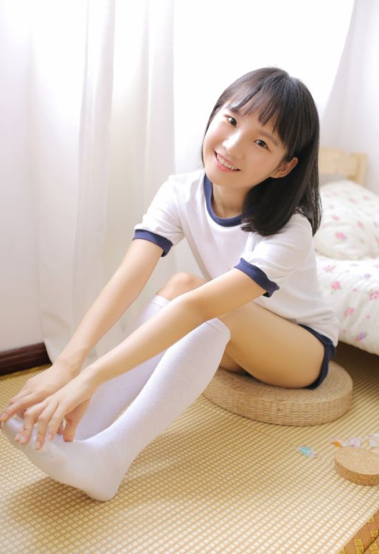 日本热爱运动萝莉体操服白丝美腿私密照片写真