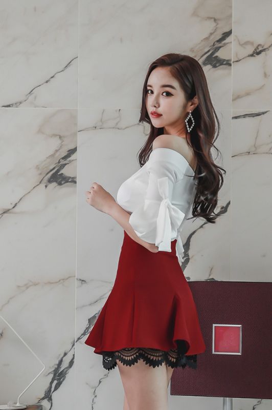 韩国美女嫩模红色短裙性感长腿香艳风情图片
