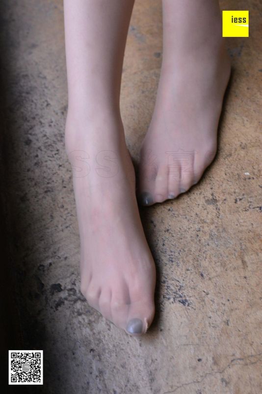 紫紫 《透视高跟里的趾缝》丝袜美腿写真套图