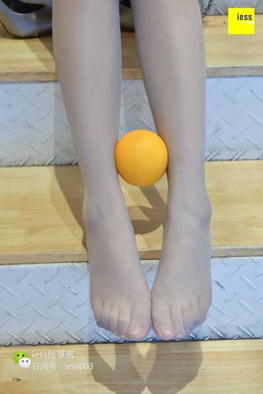 文欣 《灰丝脚玩橘子》