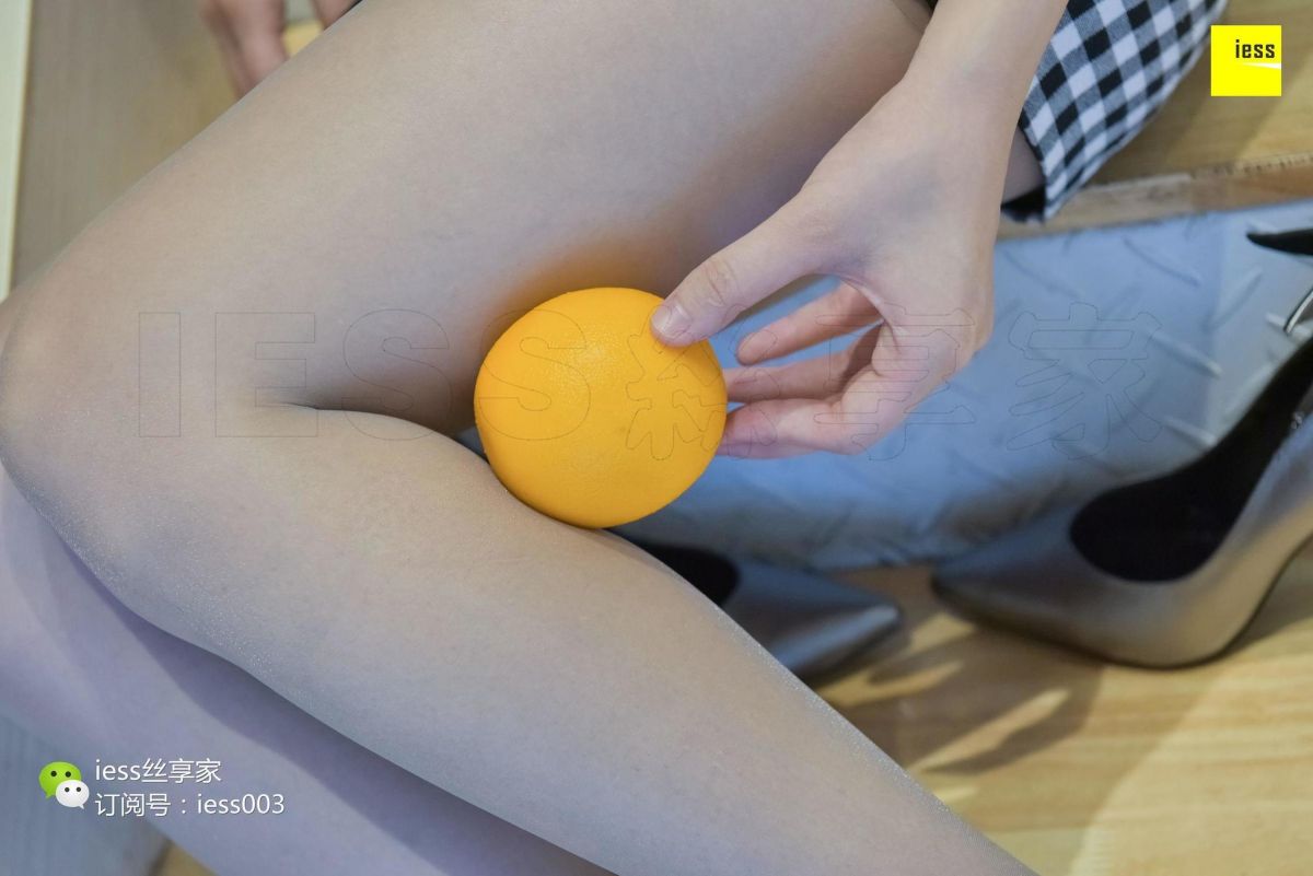 文欣 《灰丝脚玩橘子》