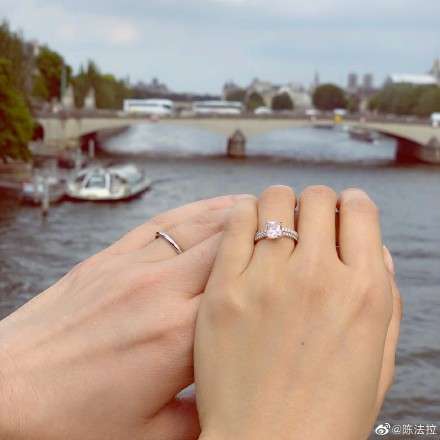 陈法拉宣布结婚喜讯 与老公戴着戒指牵手超幸福