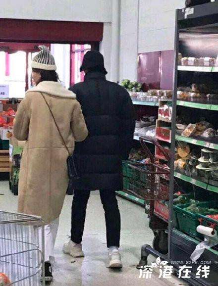 杨洋乔欣恋情再添实锤 两人疑似挽手逛超市！
