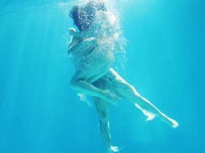 在水中做爱的情侣要注意什么