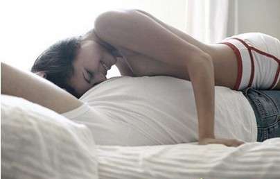 女人为什么爱背对男人睡觉