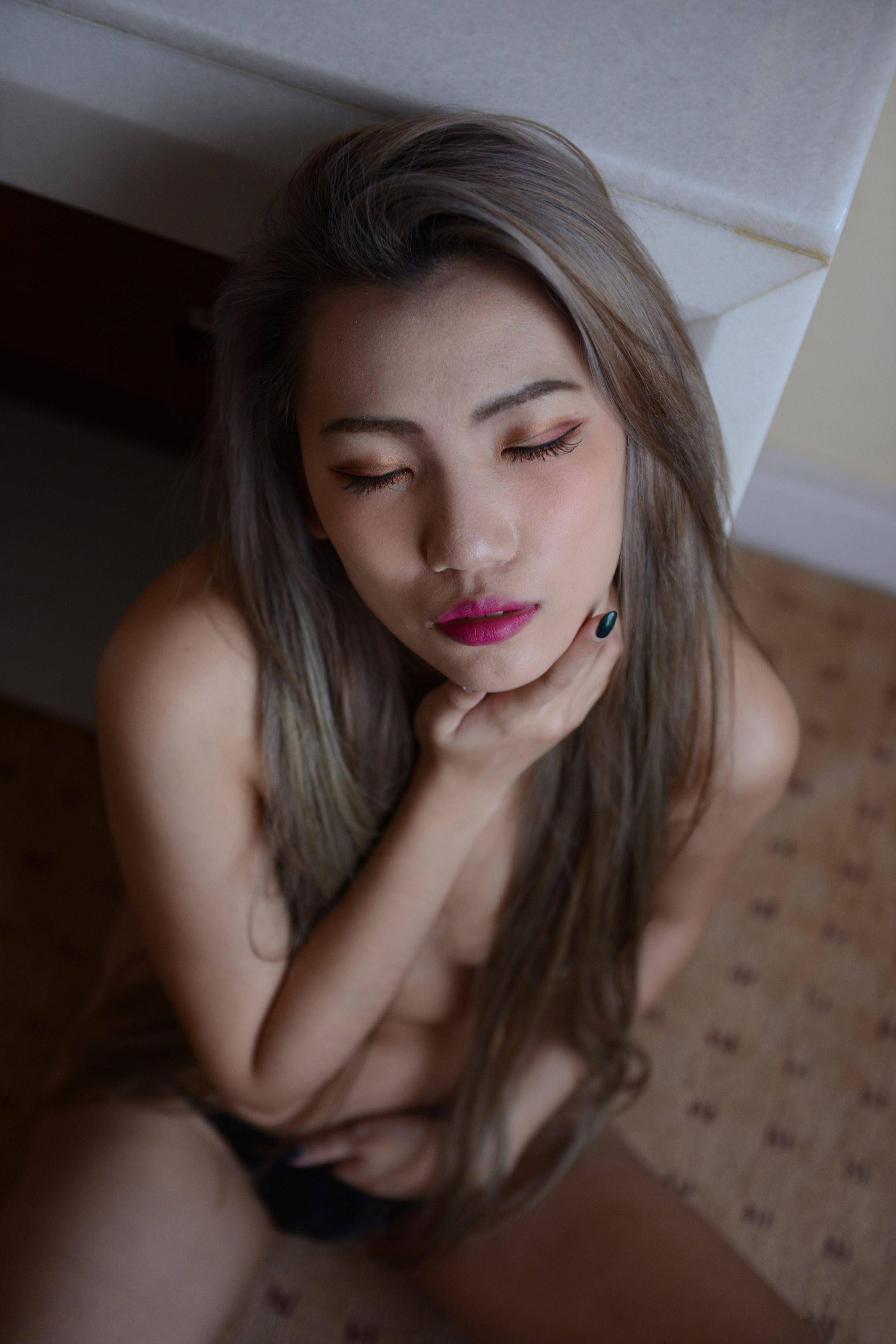 性感美艳香港嫩模希亚创意裸拍